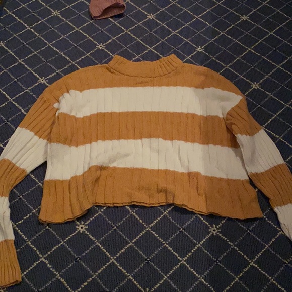 Sweaters - Picture 4 of 6